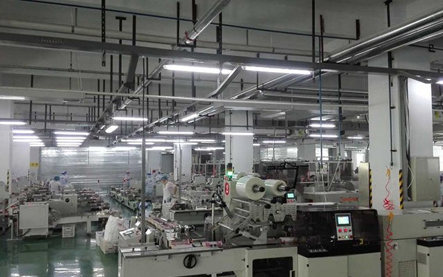 Paper packaging reciprocating shrink film automatic production line